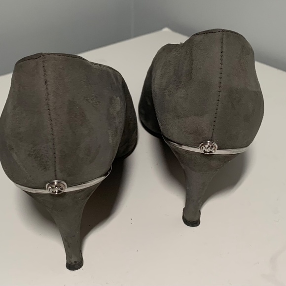 MK Women’s Mid Pump Leather - Picture 5 of 5